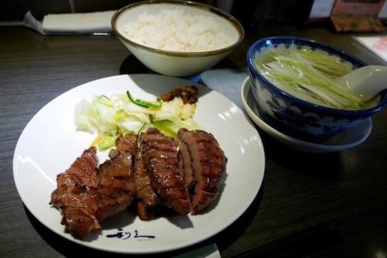  소름끼치게 맛있는 소고기 스테이크