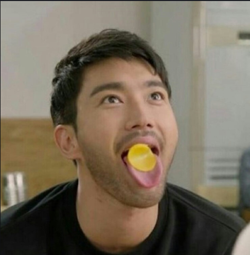 그녀는 예뻤다.