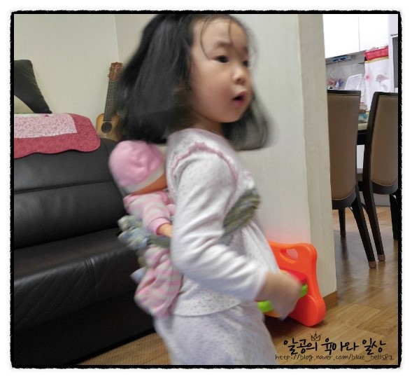 보자기로 어부바 놀이 중 이에요^^ 보자기로 어부바 놀이 중 이에요^^