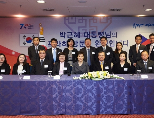 박근혜 <b>대통령</b>, <b>체코 동포</b>대표 접견 및 체코 총리와 함께 프라하... 
