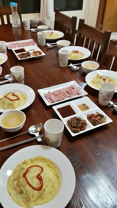  저녁식사는 오무라이스와 참치회~