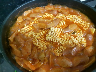  끓어라 부대찌개~