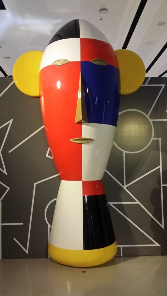  알렉산드로 맨디니전 관람