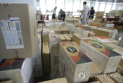 <새해엔 다시 희망> ②"배송 1건당 단돈 500원…아플땐 쉴 수 있었으면" - 택배기사 하루는 '작은 전쟁'…"피곤한 몸 깨우려 캔커피 5개로 끼니" <새해엔 다시 희망> ②"배송 1건당 단돈 500원…아플땐 쉴 수 있었으면" - 택배기사 하루는 '작은 전쟁'…"피곤한 몸 깨우려 캔커피 5개로 끼니"