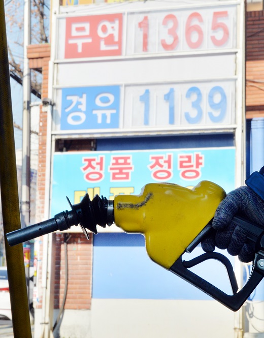 주유소 가짜석유 판매 줄었지만… ‘정량미달’ 불법 판매 ‘기승’ 주유소 가짜석유 판매 줄었지만… ‘정량미달’ 불법 판매 ‘기승’