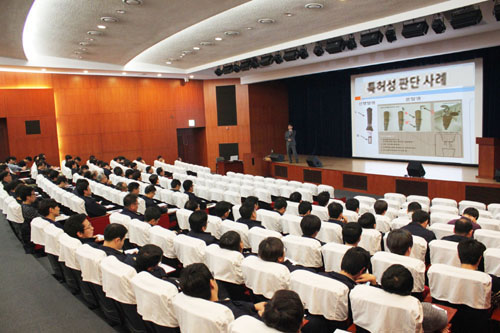  [교육후기]지식재산권 특허교육 기업방문 강의현장 사진 몇장 올려요. 특허디자인상표출원방법, 선행기술조사 특허침해회피설계방법 정부지원자금