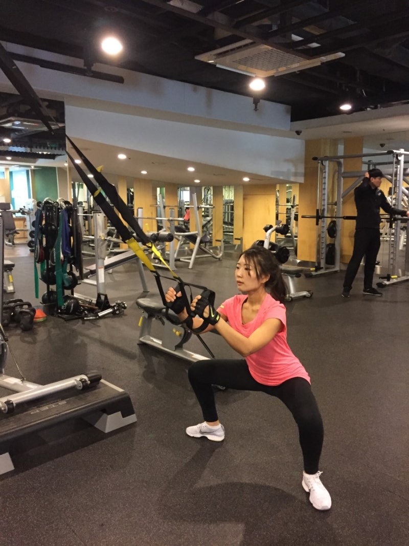 스쿼트로 무릎아픈 사람을 위한 TRX : 네이버 블로그