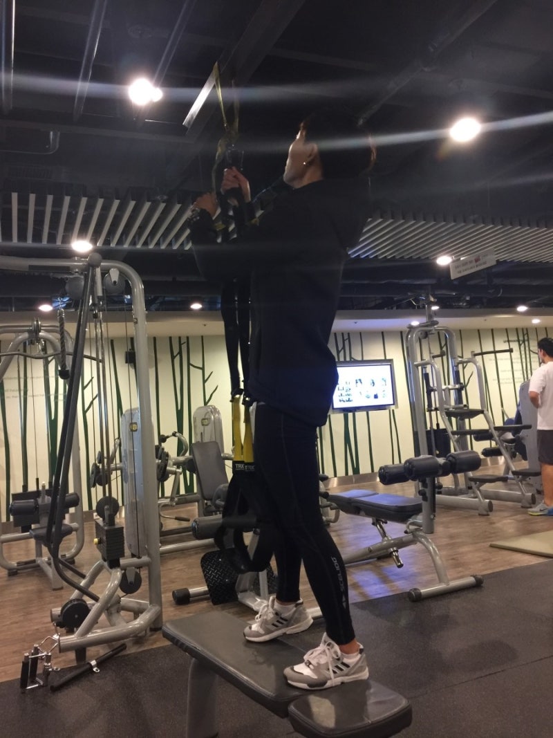스쿼트로 무릎아픈 사람을 위한 TRX : 네이버 블로그