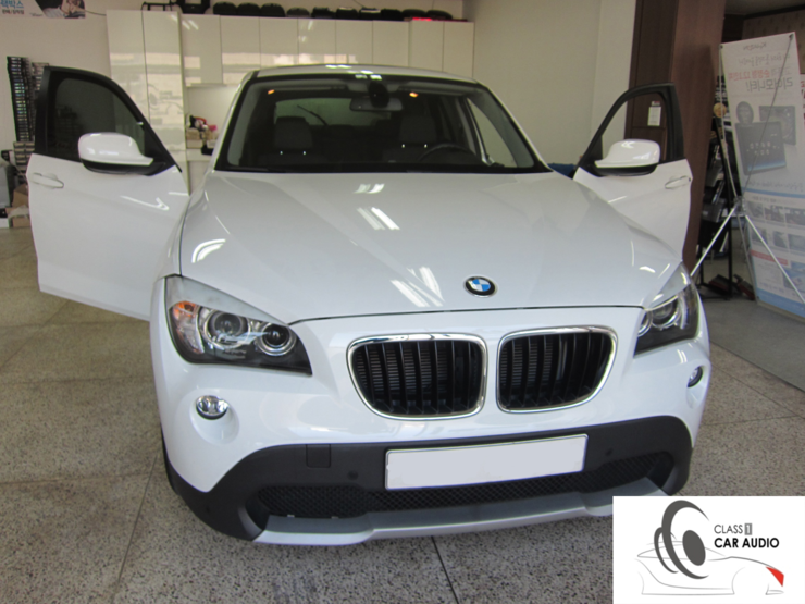  BMW X1  후방카메라 없는사양에 BMW전용 순정형트렁크 손잡이후방카메라 [MK-135B] 시공후기