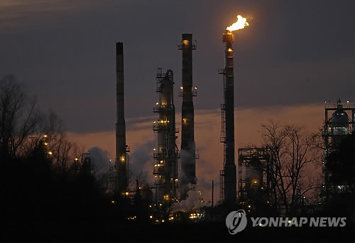 올해만 벌써 15% 하락한 ‘국제유가’...WTI 5.3% 하락에 12년만에 최저치