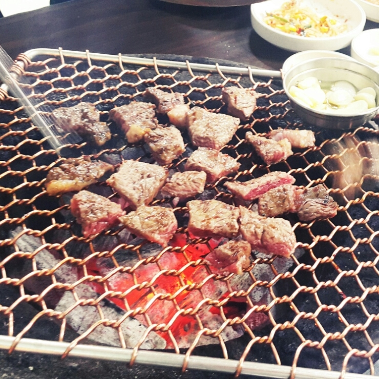  [일산 맛집] 산골정육점식당 먹방! 통통한 돼지고기 살살녹는 소고기가 최고~