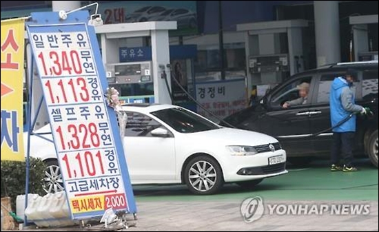 5만원 주유하면 세금만 3만1000원…국제유가 하락 영향 5만원 주유하면 세금만 3만1000원…국제유가 하락 영향