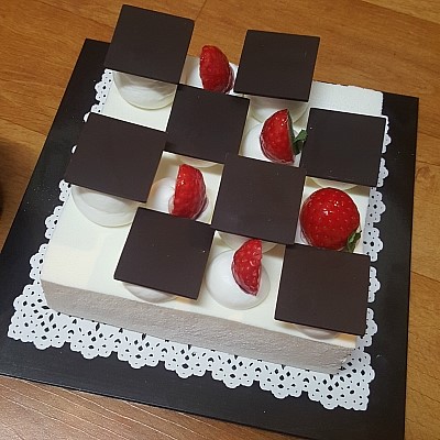 파리바게트 딸기초콜릿케이크 @맛없어..또르르 파리바게트 딸기초콜릿케이크 @맛없어..또르르