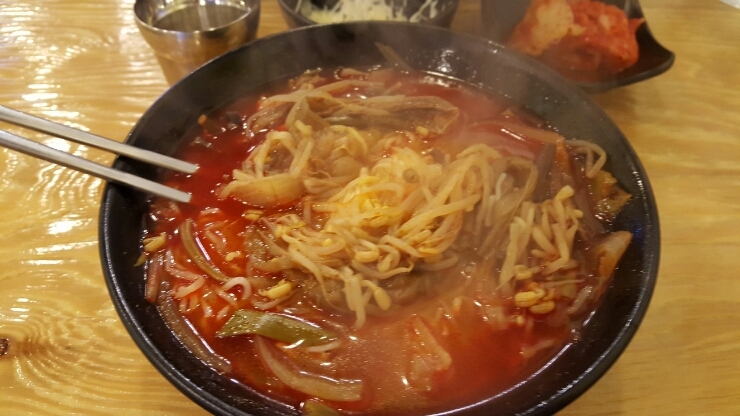   수도계량기 작업에지친 몸과마음을 풀어주는 육개장국수 먹었어요 