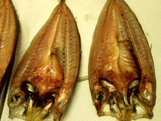  충분히 건조시켜 나오는 가자미에요