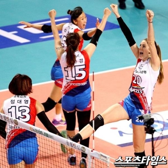 '3연승' <b>도로공사</b>', <b>선두</b> 기업은행에 3-1 승리로 3위 압박