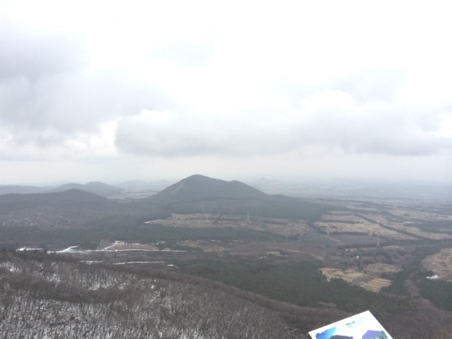  [3박 4일 제주도 자유여행] 쓰다보니 2년만에 업데이트 제주도 여행기! 눈오는날 제주에서 셋째날 일정. 노꼬메 / 1100고지 / 도깨비도로 / 러브랜드 / 용두암 / 바다향기 펜션
