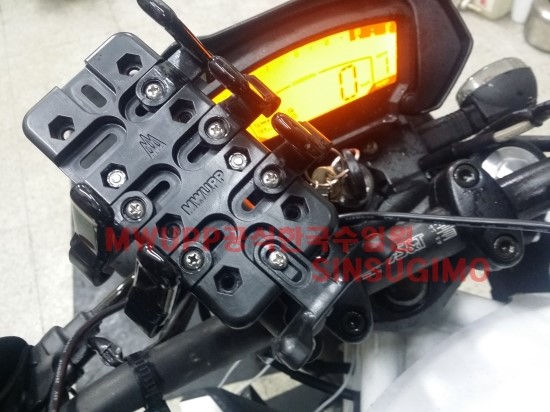 엑시브250 MWUPP U자형핸드폰거치대 장착샷샷샷 ^^
