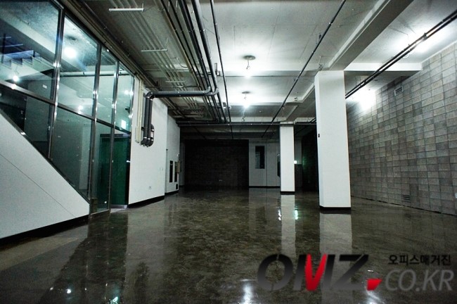 강남 100평 신축 지하 스튜디오 임대 - 층고4,5m , 조용하며 쾌적한 주변환경, 더블 역세권