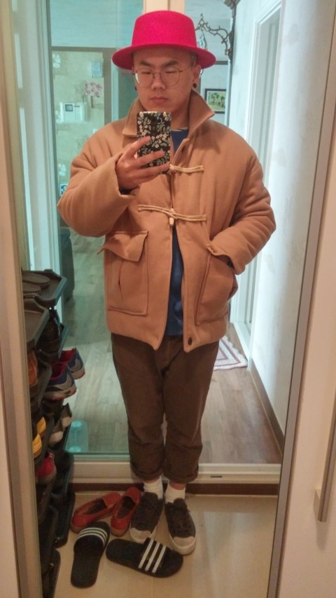  [데일리룩 #9] 카멜 더플코트 & 레드 페도라로 귀여움 코디하기