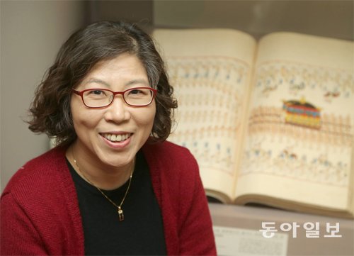 영조, 아끼던 며느리 장례식도 ‘절약’ - 佛서 환수한 외규장각 의궤 분석… 연구 책임맡은 이재정 연구관 “방대한 흉례편 물질사 연구에 유용” 영조, 아끼던 며느리 장례식도 ‘절약’ - 佛서 환수한 외규장각 의궤 분석… 연구 책임맡은 이재정 연구관 “방대한 흉례편 물질사 연구에 유용”