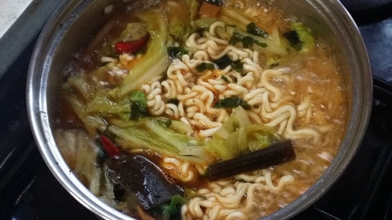 너구리라면 계란넣고 땡초넣고 배추넣고 맛있게먹는법~