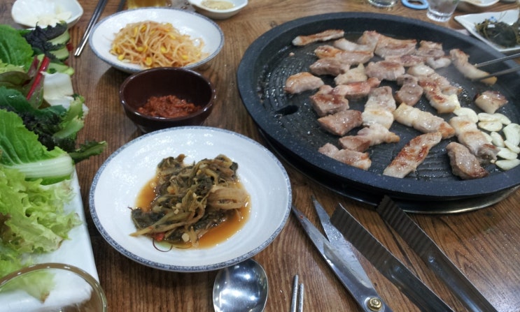  이번 가족 외식은 쌈밥으로 했네요.