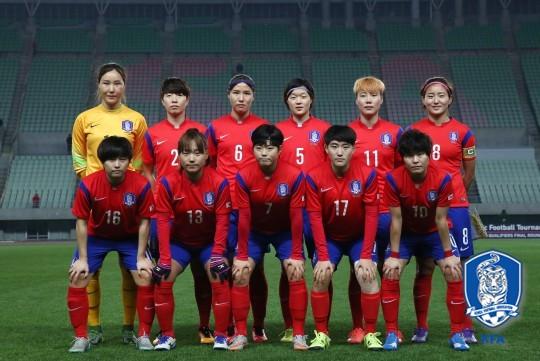 [한국 중국] ‘<b>지소연</b>-이민아 <b>출격</b>’ 윤덕여호, 중국전 <b>선발</b>... 