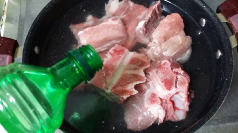 돼지고기 핏물빼기해서 담백한 등뼈김치찜 만들기 : 네이버 블로그
