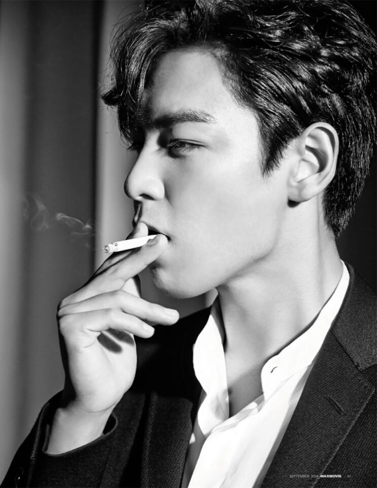 ì¹´ë¦¬ìŠ¤ë§ˆ ë„˜ì¹˜ê²Œ ë‹´ë°° í˜¹ì€ ì‹œê°€ í