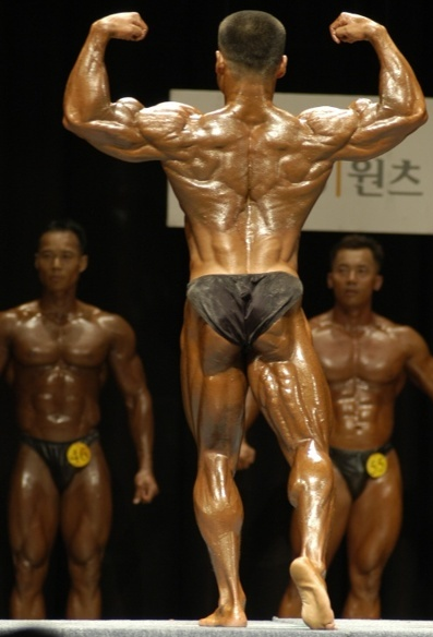 부천 중동 헬스 보디빌더 이진호선수 하체를 만들고싶어요.
