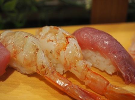  바다를 품은 듯한 맛의 싱싱한 초밥