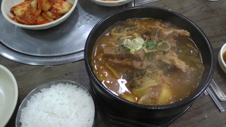  해장에는 역시 빼다귀 해장국! 강릉게스트하우스파티 후 과음 해장국 감자탕 강릉여행