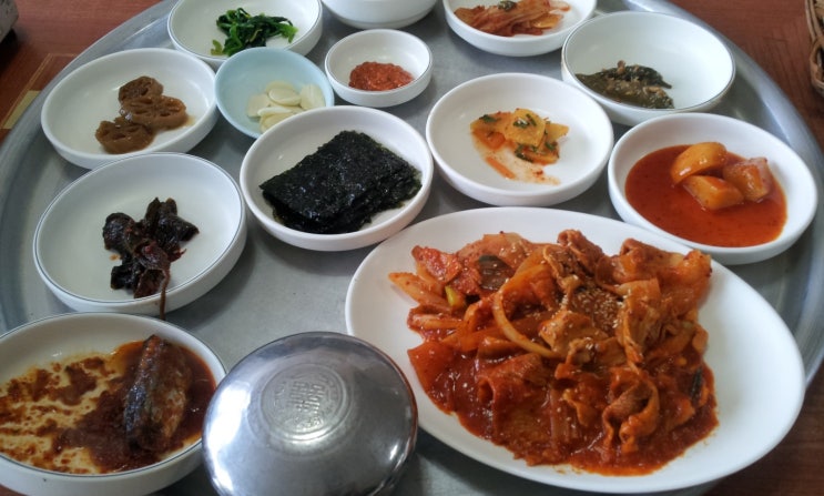  점심 메뉴로 기사식당 제육볶음 괜찮네요.