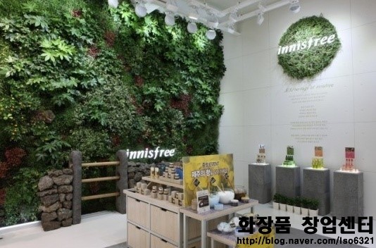 더페이스샵을 앞서가기 위해 뒤쫓는 이니스프리! 더페이스샵을 앞서가기 위해 뒤쫓는 이니스프리!