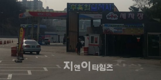 기름값 싼데 세차도? 고속도 주유소 복합화-동6곳에 자동세차기 설치, 셀프주유기도 도입 확대, 세차 품질높아 유외수입도 "짭잘" 기름값 싼데 세차도? 고속도 주유소 복합화-동6곳에 자동세차기 설치, 셀프주유기도 도입 확대, 세차 품질높아 유외수입도 "짭잘"