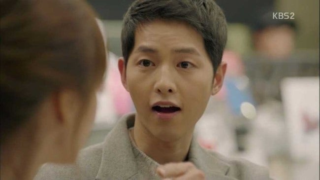 Descendants of the Sun Episode 13 Captures: Song Joong-ki Photo Collection / "The woman who just came in is very pretty"