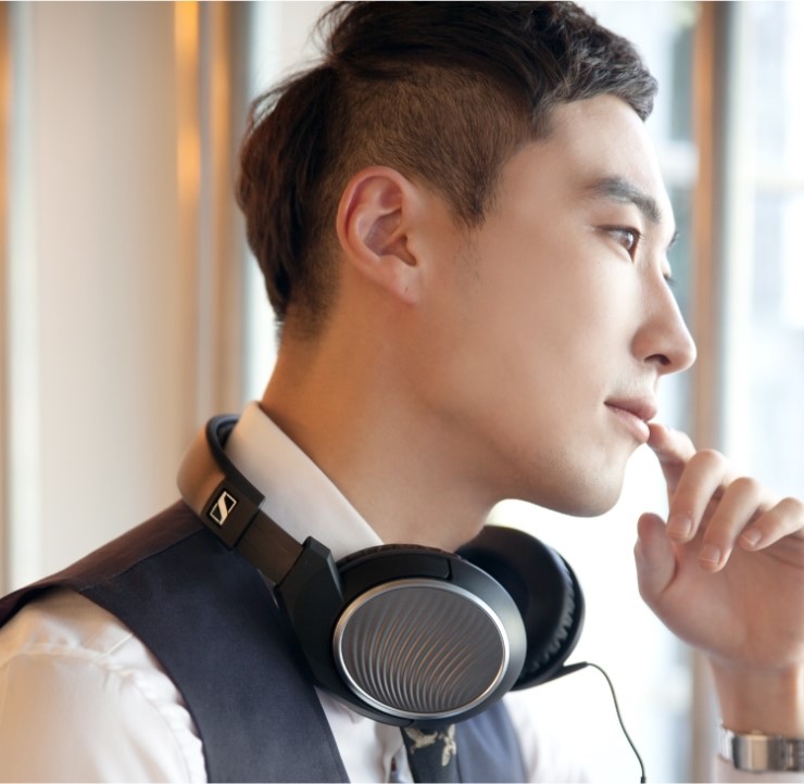  [SENNHEISER] 젠하이저 HD 471i 밀폐형 오버이어 헤드폰 아이폰용 광주 상무지구 애플스토어 상무점 Headset with Inline Mic and 3 Button Control