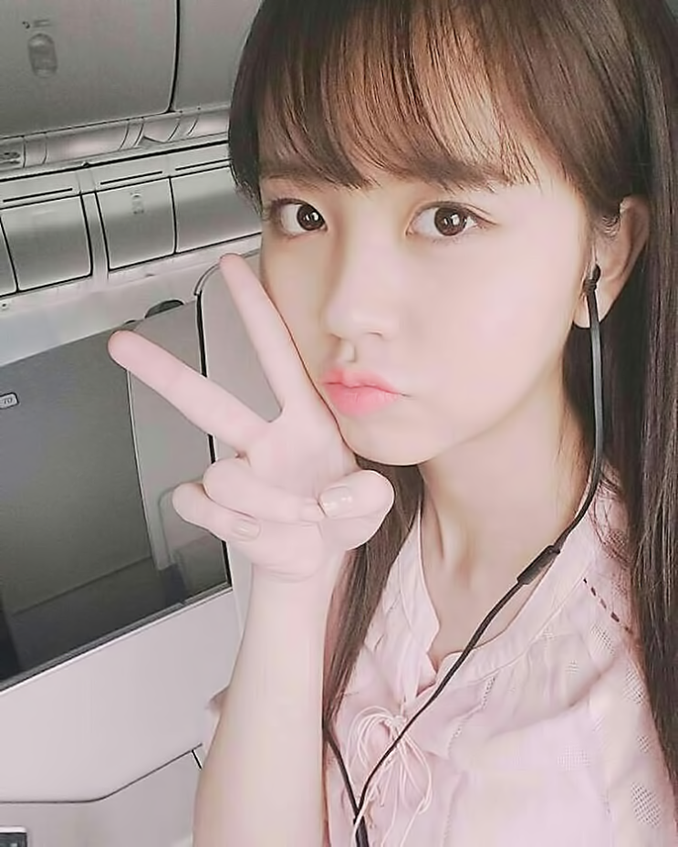 <b>김소현</b> 160409 <b>출국</b>전 공항 : <b>대만</b> 팬미팅&화보촬영