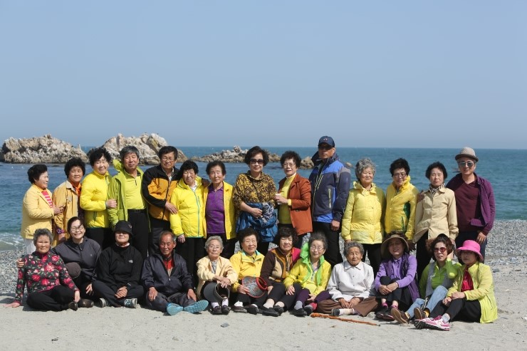  2016년 4월 8일 어르신 아유회