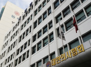 의사협회 '실손보험 표준약관 변경'에 강공 - 보험사 불법사례 수집...대개협은 금감원 항의방문 의사협회 '실손보험 표준약관 변경'에 강공 - 보험사 불법사례 수집...대개협은 금감원 항의방문