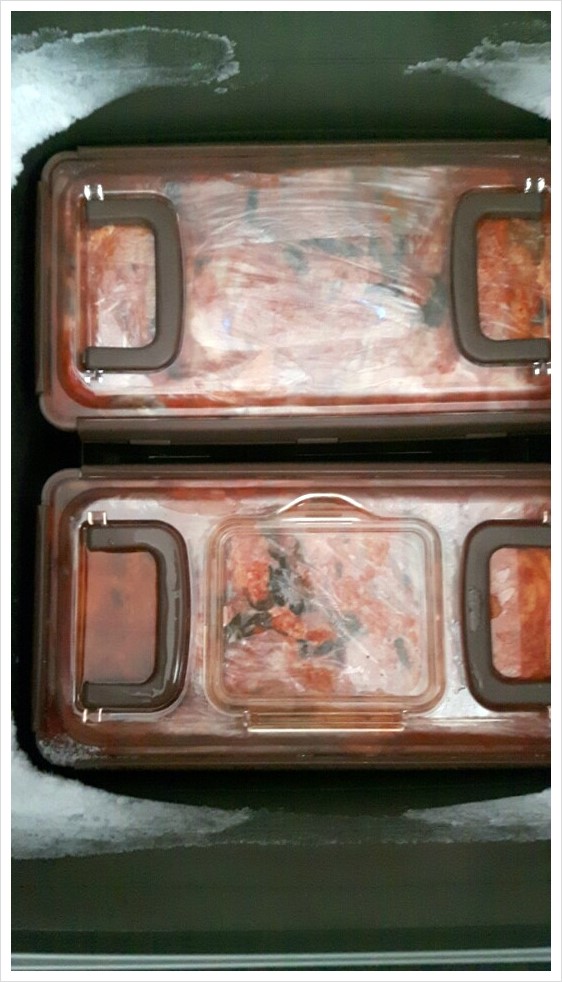  김치냉장고에 김치를 가득...