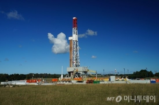 국제유가, 공급과잉 해소 기대감에 '6개월 최고'…WTI 3.3%↑ 국제유가, 공급과잉 해소 기대감에 '6개월 최고'…WTI 3.3%↑