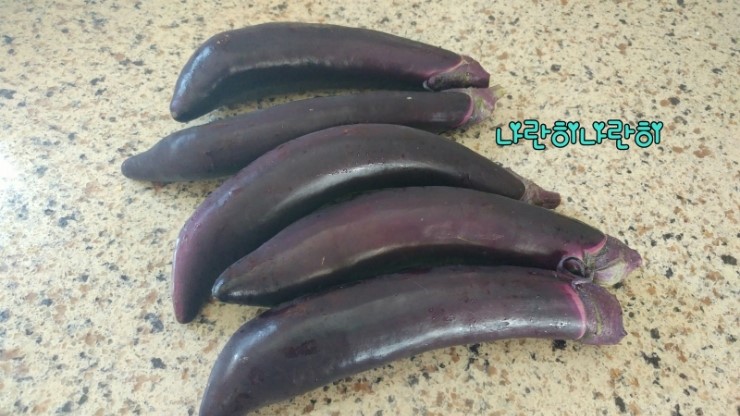  맛있는반찬 가지무침 만들었어요 .