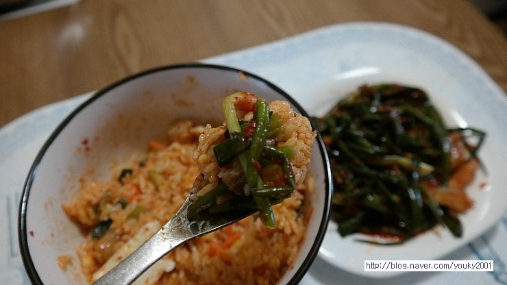 종가집 파김치로 칼칼하게 비빔밥으로 맛있게 비벼비벼 ~~