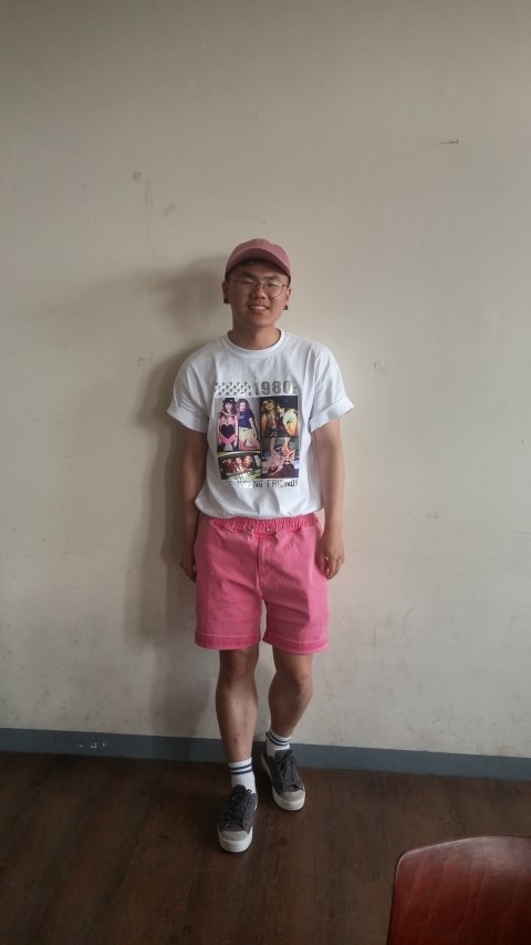  [데일리룩 #27] 프린팅 티셔츠 & 핑크 반바지로 스트릿룩 코디하기