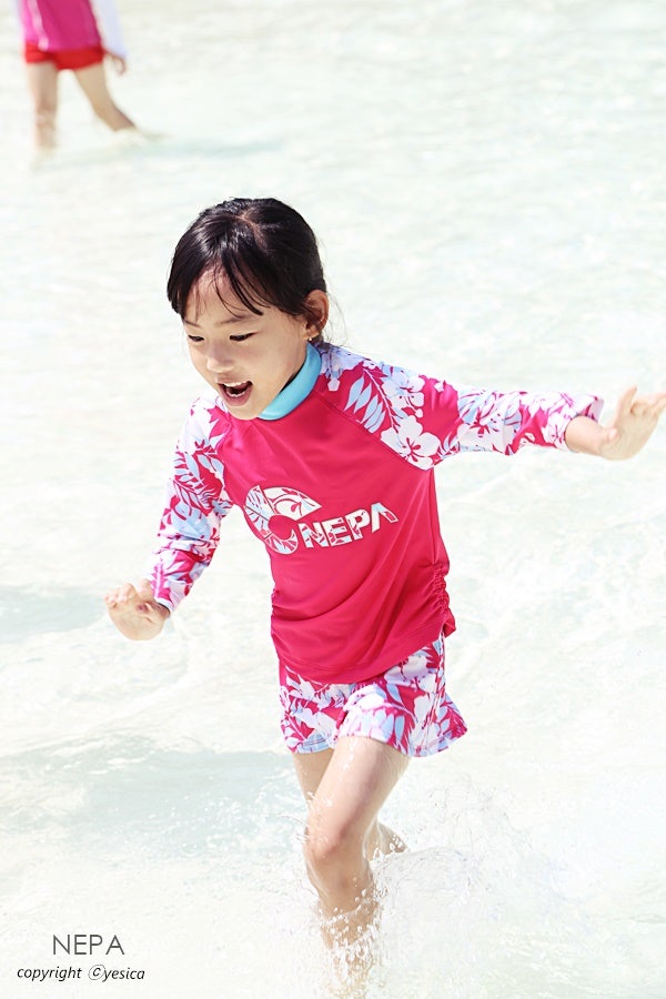 워터파크 갈땐 네파 키즈 래쉬가드 패밀리룩으로 입어요!