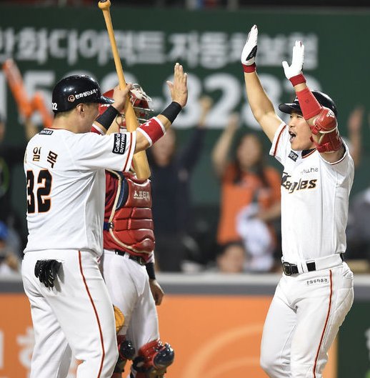 정근우 <b>역전 3점포</b> <b>한화</b> 8년 만에 6연승 kia5연패