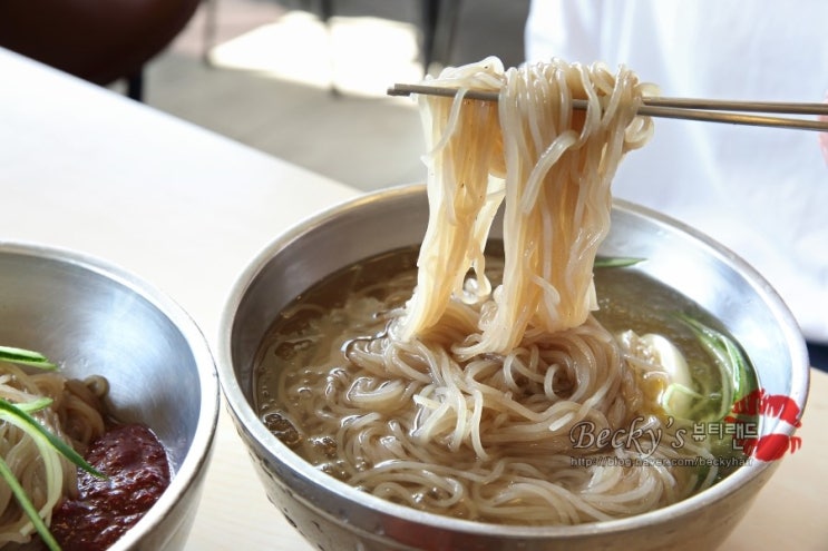 메밀로 직접 뽑아 만드는 양평 옥천냉면