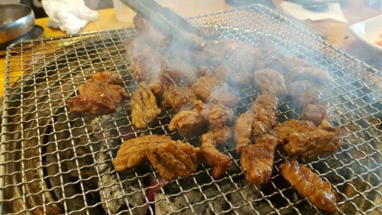 어머니와 함께 산본 에서 돼지갈비 먹고 왔습니다. 